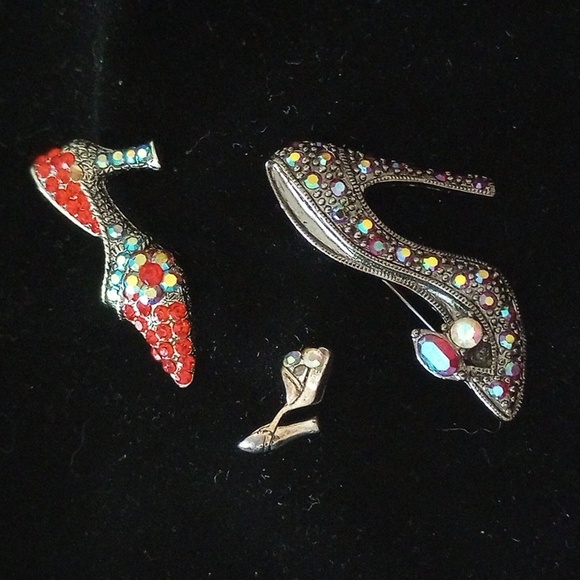 Vintage shoe brooches set of 3 - Picture 1 of 4